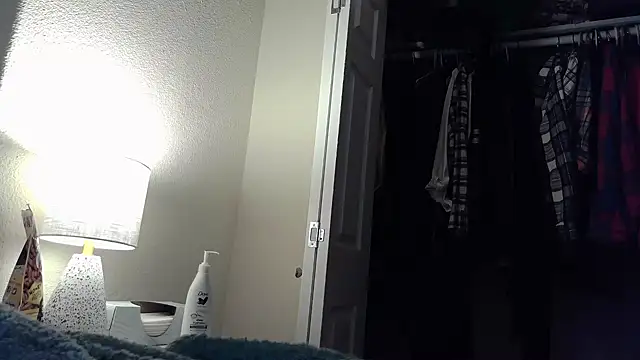 Snapshot of sclax38 chatting on 12/28/24, 09:31 sclax38 online show from 12/28/24, 09:31