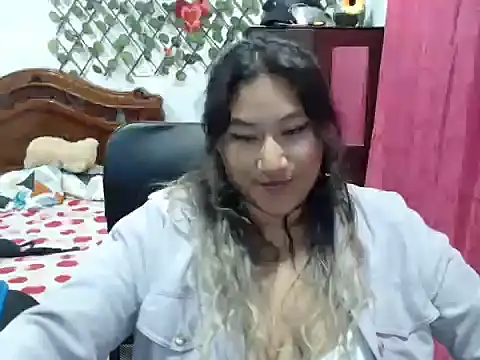 Snapshot of EmilyLove1014 chatting on 12/21/24, 04:52 EmilyLove1014 online show from 12/21/24, 04:52