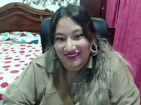 Snapshot of EmilyLove1014 chatting on 12/27/24, 12:18 EmilyLove1014 online show from 12/27/24, 12:18