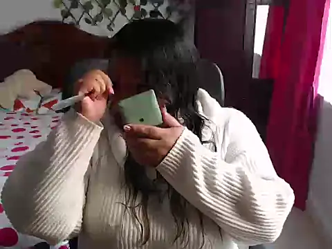 Snapshot of EmilyLove1014 chatting on 12/28/24, 04:52 EmilyLove1014 online show from 12/28/24, 04:52