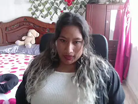 Snapshot of EmilyLove1014 chatting on 01/04/25, 06:30 EmilyLove1014 online show from 01/04/25, 06:30