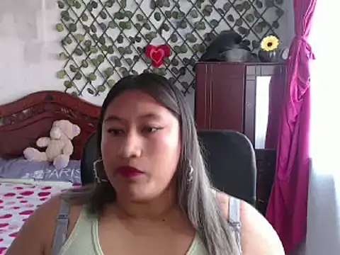 Snapshot of EmilyLove1014 chatting on 01/12/25, 05:22 EmilyLove1014 online show from 01/12/25, 05:22