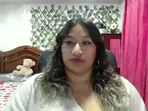 Snapshot of EmilyLove1014 chatting on 01/13/25, 10:45 EmilyLove1014 online show from 01/13/25, 10:45