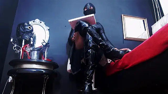 Snapshot of Mistress_dominick chatting on 03/13/25, 10:43 Mistress dominick online show from 03/13/25, 10:43