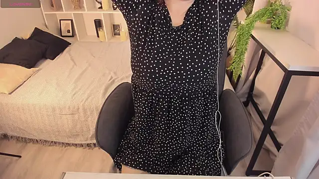 ZoeEast online show from 11/12/25, 01:00