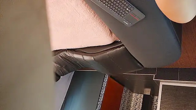 Alaia sam online show from 11/07/25, 03:34