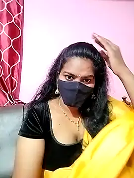 Snapshot of melina214 chatting on 12/13/24, 03:49 melina214 online show from 12/13/24, 03:49
