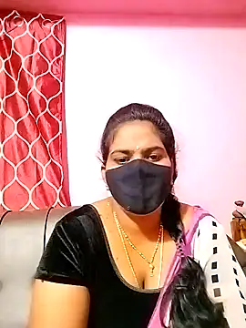 Snapshot of melina214 chatting on 12/26/24, 04:21 melina214 online show from 12/26/24, 04:21