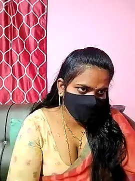 Snapshot of melina214 chatting on 01/11/25, 04:57 melina214 online show from 01/11/25, 04:57