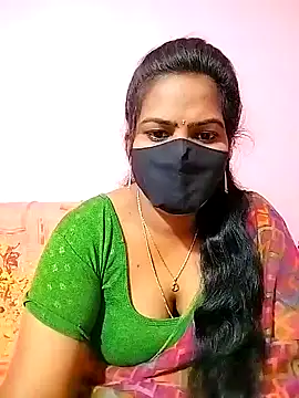 Snapshot of melina214 chatting on 02/04/25, 03:44 melina214 online show from 02/04/25, 03:44