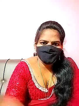 Snapshot of melina214 chatting on 02/10/25, 04:47 melina214 online show from 02/10/25, 04:47