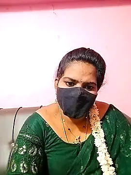 Snapshot of melina214 chatting on 09/15/25, 03:39 melina214 online show from 09/15/25, 03:39