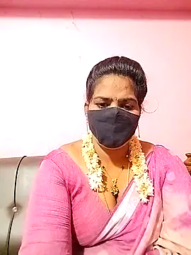 Snapshot of melina214 chatting on 09/17/25, 03:30 melina214 online show from 09/17/25, 03:30