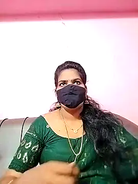 Snapshot of melina214 chatting on 10/07/25, 03:47 melina214 online show from 10/07/25, 03:47