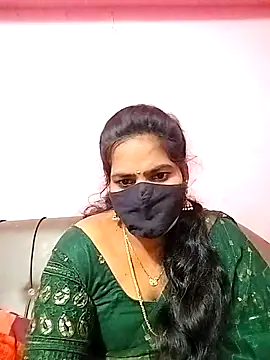 Snapshot of melina214 chatting on 10/07/25, 04:37 melina214 online show from 10/07/25, 04:37