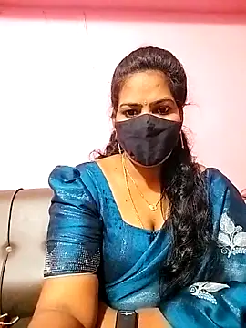 Snapshot of melina214 chatting on 10/20/25, 02:45 melina214 online show from 10/20/25, 02:45