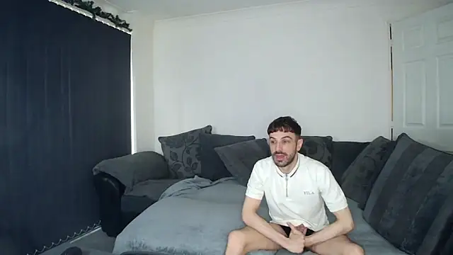 Snapshot of twotwinkhusbandss chatting on 12/13/24, 01:12 twotwinkhusbandss online show from 12/13/24, 01:12