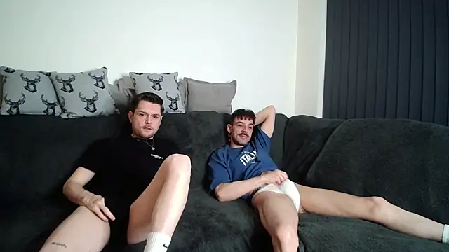 Snapshot of twotwinkhusbandss chatting on 02/01/26, 05:55 twotwinkhusbandss online show from 02/01/26, 05:55