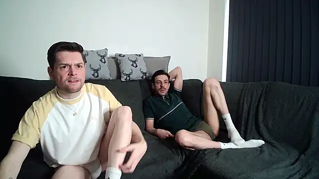 Snapshot of twotwinkhusbandss chatting on 04/04/26, 05:21 twotwinkhusbandss online show from 04/04/26, 05:21