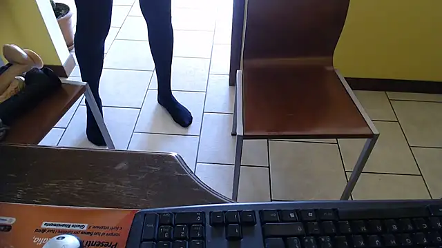 Snapshot of 69porcellone69 chatting on 10/02/25, 06:53 69porcellone69 online show from 10/02/25, 06:53