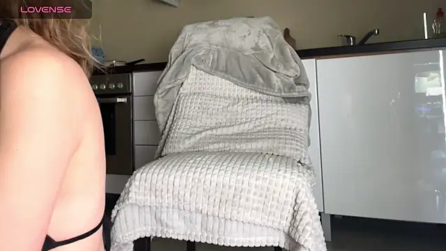 Snapshot of Missy_baby chatting on 02/03/25, 06:39 Missy baby online show from 02/03/25, 06:39