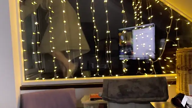 Snapshot of Missy_baby chatting on 03/12/25, 08:10 Missy baby online show from 03/12/25, 08:10