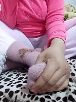 Snapshot of Bombamom chatting on 03/06/26, 08:11 Bombamom online show from 03/06/26, 08:11