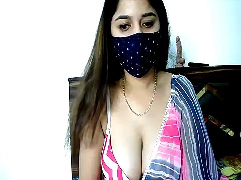Snapshot of Gloie4u chatting on 06/13/26, 12:47 Gloie4u online show from 06/13/26, 12:47