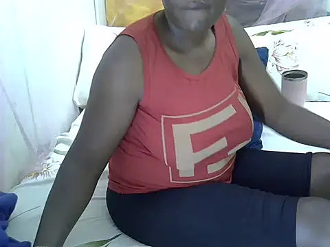 Snapshot of Sweetreena chatting on 05/20/26, 03:24 Sweetreena online show from 05/20/26, 03:24