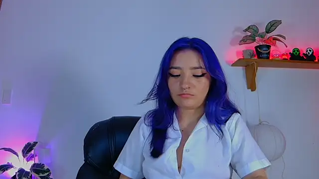 Snapshot of vayolett01_dakotta chatting on 10/21/25, 02:45 vayolett01 dakotta online show from 10/21/25, 02:45