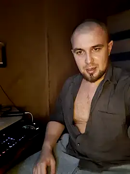 Snapshot of Foxyshaved chatting on 01/13/25, 01:17 Foxyshaved online show from 01/13/25, 01:17
