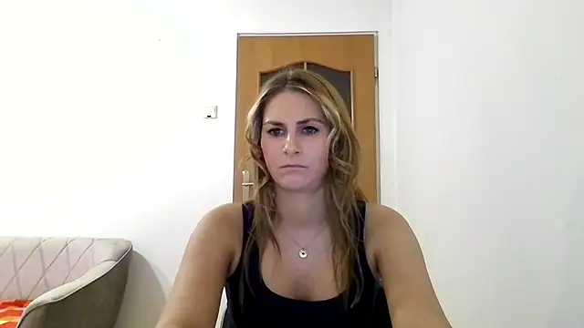 Snapshot of DagmarieFlirt chatting on 02/19/25, 04:33 DagmarieFlirt online show from 02/19/25, 04:33