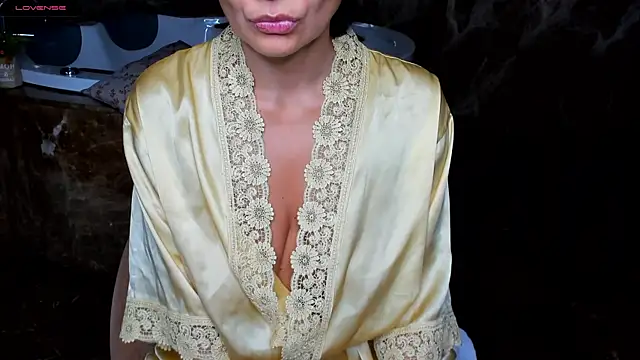 Snapshot of yourastral chatting on 11/17/25, 07:03 yourastral online show from 11/17/25, 07:03