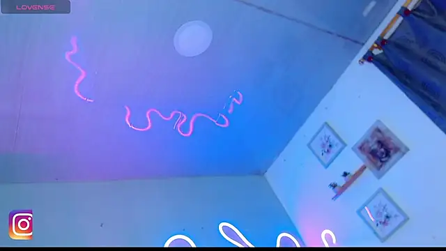 Snapshot of isabelladoll19 chatting on 02/28/26, 08:10 isabelladoll19 online show from 02/28/26, 08:10