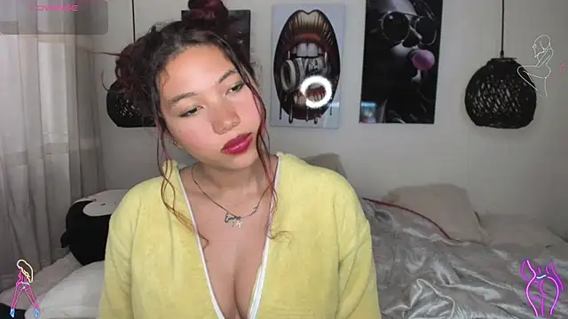 kyliejenner hot online show from 02/16/25, 08:55