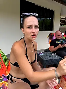 Snapshot of emma4xxx chatting on 02/08/25, 07:49 emma4xxx online show from 02/08/25, 07:49