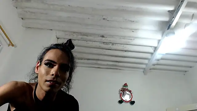 Snapshot of DanielaTsDom chatting on 01/11/25, 01:48 DanielaTsDom online show from 01/11/25, 01:48