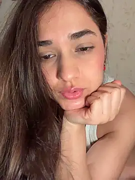 Snapshot of CuteeRose chatting on 02/02/26, 08:13 CuteeRose online show from 02/02/26, 08:13