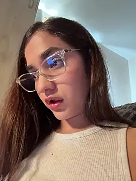 Snapshot of CuteeRose chatting on 02/08/26, 02:31 CuteeRose online show from 02/08/26, 02:31