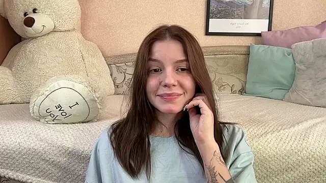 Snapshot of mia___mi chatting on 01/21/25, 10:52 mia mi online show from 01/21/25, 10:52