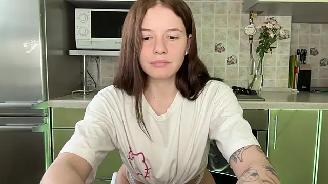 Snapshot of mia___mi chatting on 03/05/25, 11:17 mia mi online show from 03/05/25, 11:17