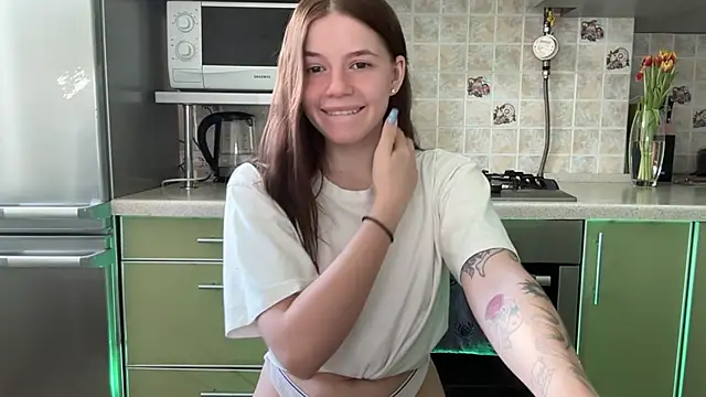 Snapshot of mia___mi chatting on 03/10/25, 10:37 mia mi online show from 03/10/25, 10:37