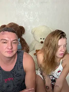 Snapshot of mia___mi chatting on 10/10/25, 06:45 mia mi online show from 10/10/25, 06:45