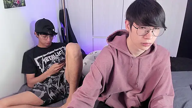 Snapshot of Aventure_Twinks chatting on 12/17/24, 10:11 Aventure Twinks online show from 12/17/24, 10:11