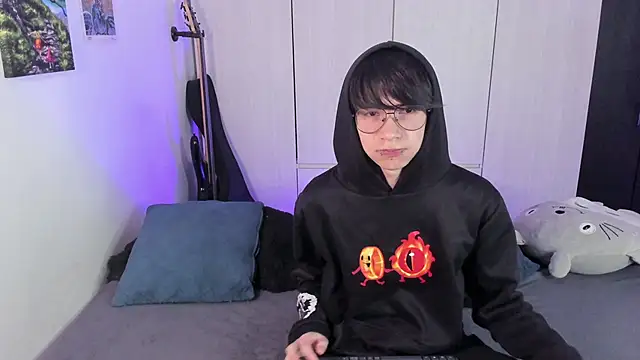 Snapshot of Aventure_Twinks chatting on 12/19/24, 08:34 Aventure Twinks online show from 12/19/24, 08:34