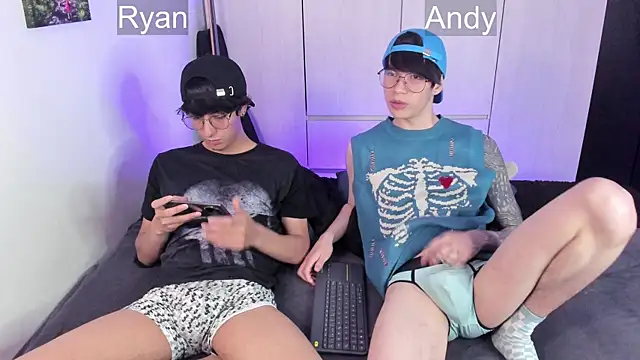 Snapshot of Aventure_Twinks chatting on 12/20/24, 11:26 Aventure Twinks online show from 12/20/24, 11:26