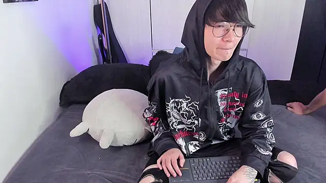 Snapshot of Aventure_Twinks chatting on 12/24/24, 02:33 Aventure Twinks online show from 12/24/24, 02:33