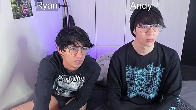 Snapshot of Aventure_Twinks chatting on 12/27/24, 04:15 Aventure Twinks online show from 12/27/24, 04:15