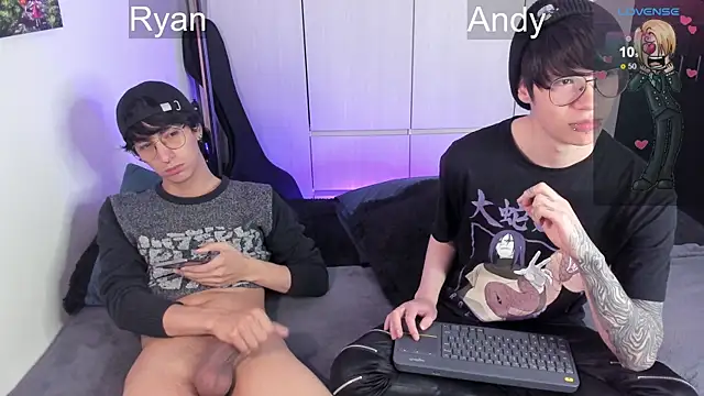 Snapshot of Aventure_Twinks chatting on 12/28/24, 07:11 Aventure Twinks online show from 12/28/24, 07:11