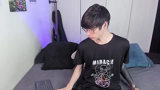 Snapshot of Aventure_Twinks chatting on 01/21/25, 10:41 Aventure Twinks online show from 01/21/25, 10:41